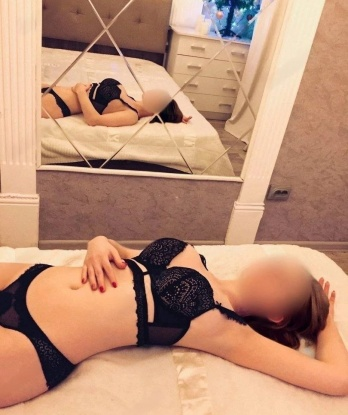 Я живу в Москве и готова познакомиться с тобой в любое время. У меня широкий спектр услуг: классический секс, оральные ласки, массаж и многое другое. Со мной ты окунешься в мир наслаждения и разврата. Мои отзывы говорят о моей незабываемой энергии и профессионализме. К тому же, у меня есть приватные фото, которые подтвердят мою красоту и сексуальность. Ты точно не останешься разочарован! 💋🌹 Вероника
